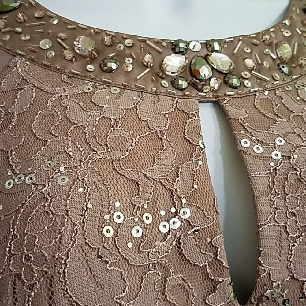Beautiful capelet dress! unaltered! 🍃🌹 - Picture 6 of 7